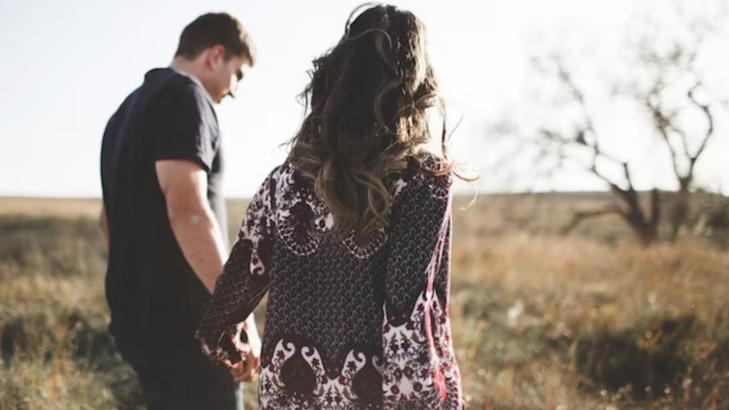 6 Signs It's Time to Let Go of People or Memories