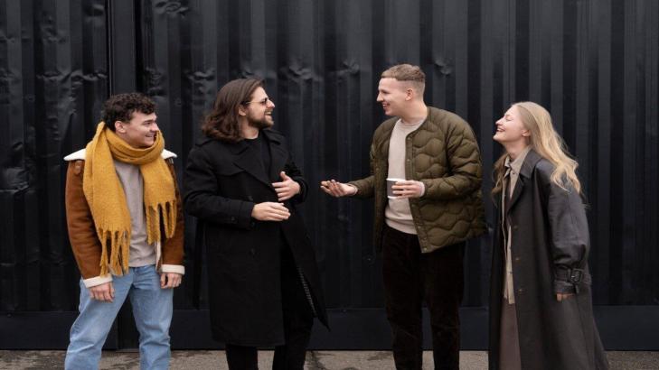 5 Tips for Making an Impressive Entrance and Entering Any Place Confidently