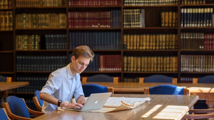 Knowledge, Naivety, and Objectivity