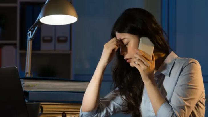 Disconnect to Reconnect: A Woman Bound by Relentless Notifications