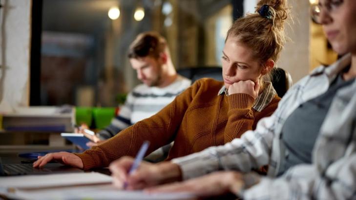 Power Tips to Deal with Workplace Boredom