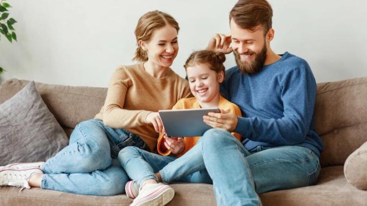 4 Ways to Regulate the Time Spent by Families Using Electronic Devices