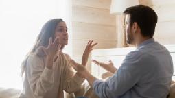 9 Negative Thoughts That Keep People Away from You