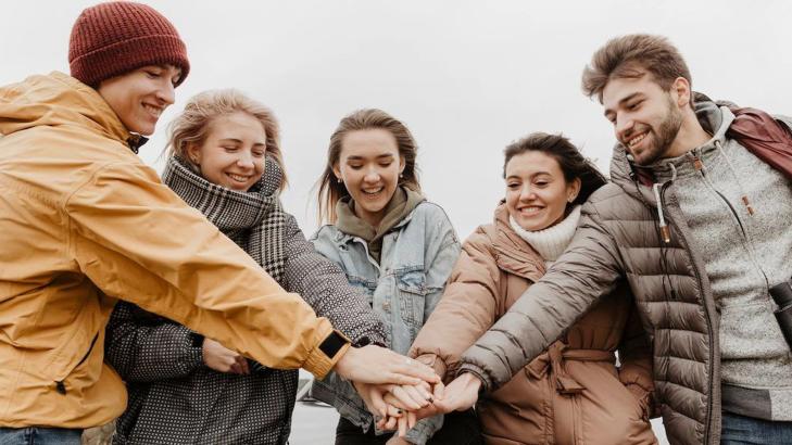 How to Live a Happy Social Life?