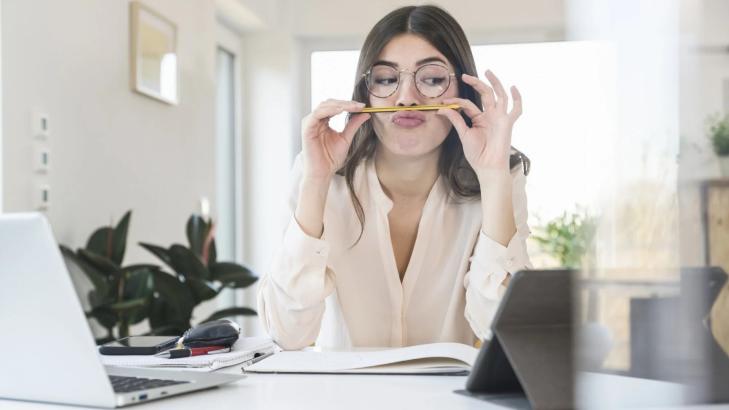 Shiny Object Syndrome: 7 Tips to Maintain Your Focus and Avoid Distraction